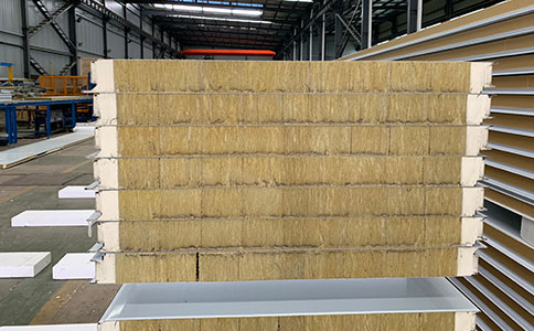 聚氨酯封邊巖棉橫裝夾芯板加工在建筑領域中的良好發(fā)揮！