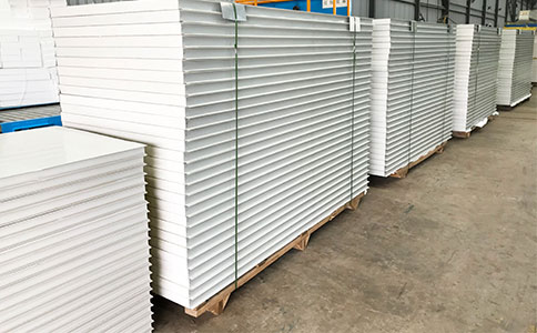 使用聚氨酯PU封邊巖棉夾芯板時，我們應(yīng)該注意哪些方面？